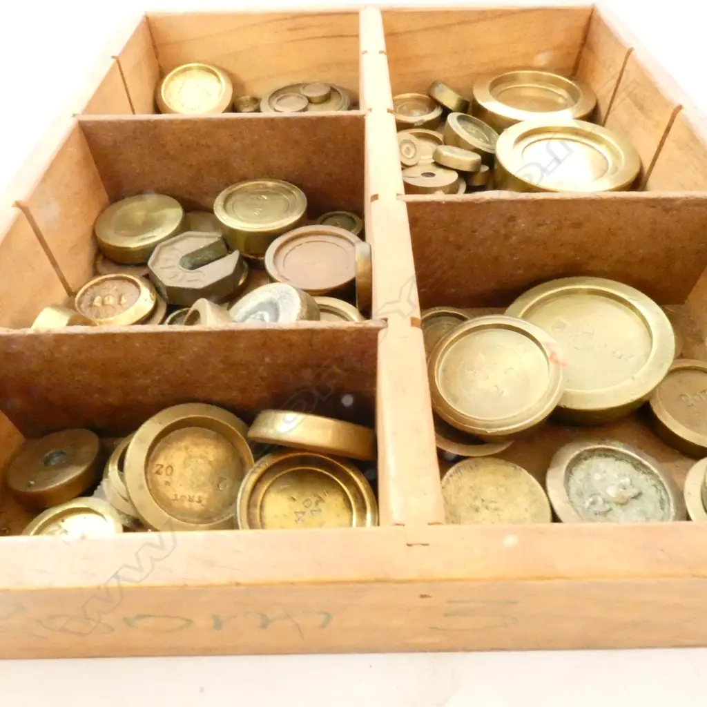 DIVIDED TRAY OF 40+ VARIOUS BRASS NESTING WEIGHTS Image 1++